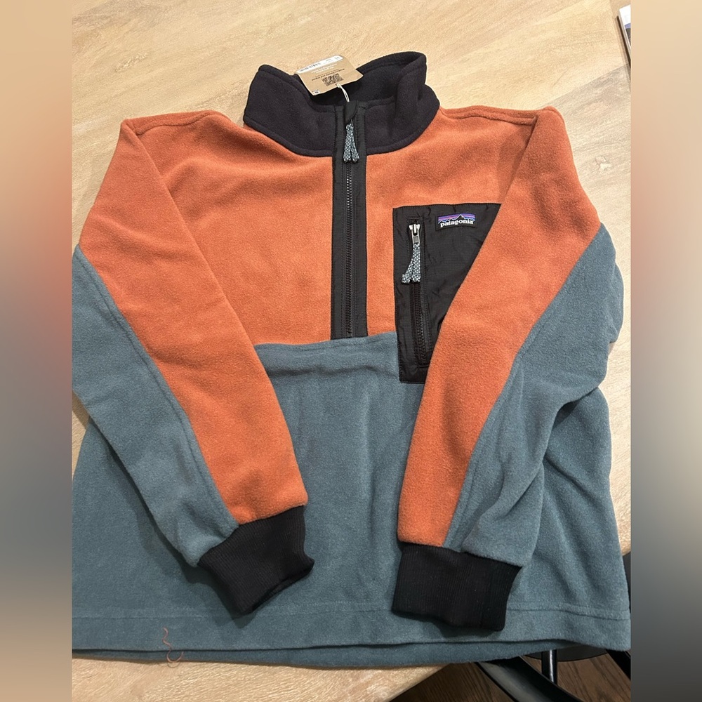 NWT boys Patagonia zip up fleece